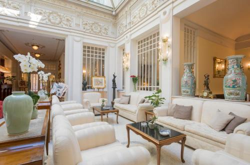 Coin salon dans l'établissement Hotel Corona d'Oro 1890
