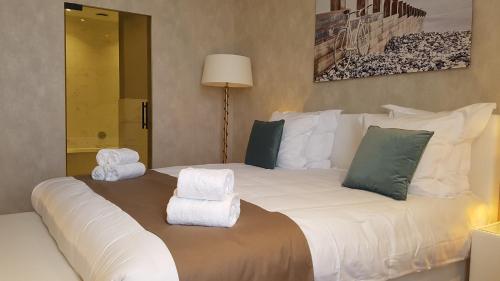 Una cama o camas en una habitación de Hotel Acropolis " Op het sportiefste park van de kust "