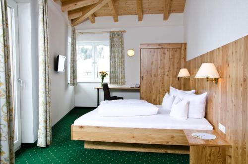 Posteľ alebo postele v izbe v ubytovaní Berghotel Rasis