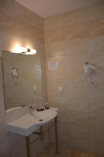 Ένα μπάνιο στο Hotel Bartnik