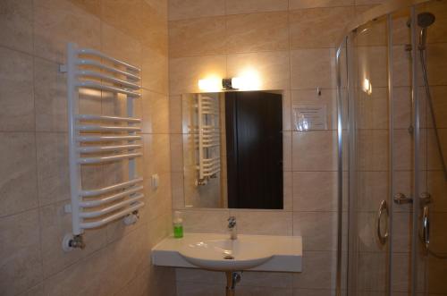 Ένα μπάνιο στο Hotel Bartnik