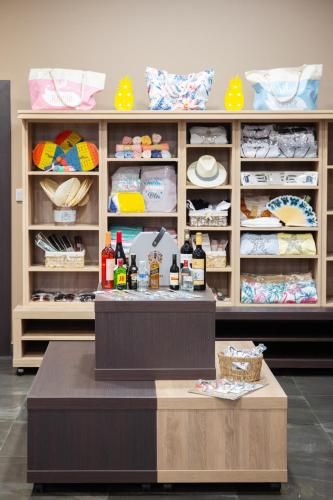 a shop with a counter and shelves with food at Hotel Admiral San Roque in San Roque