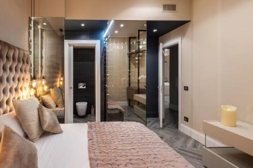Cama o camas de una habitación en LuMa Suite Via Veneto - Your luxury style 22