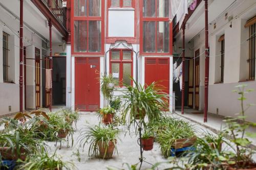 LEEWAYS APARTMENT in DIVINO PASTOR