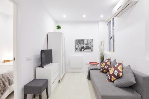 LEEWAYS APARTMENT in DIVINO PASTOR