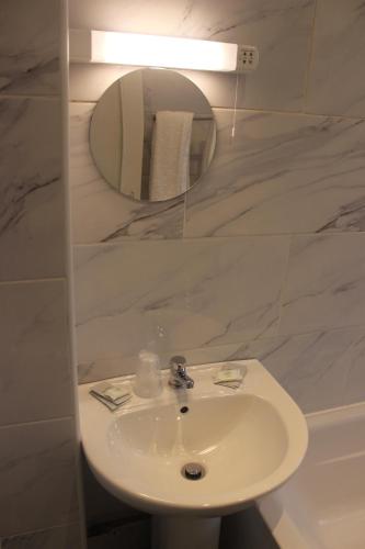 A bathroom at Corona Hotel Rotherham Sheffield Meadowhall