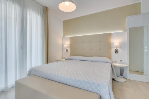 Posteľ alebo postele v izbe v ubytovaní Apartaments Suites Ambassador