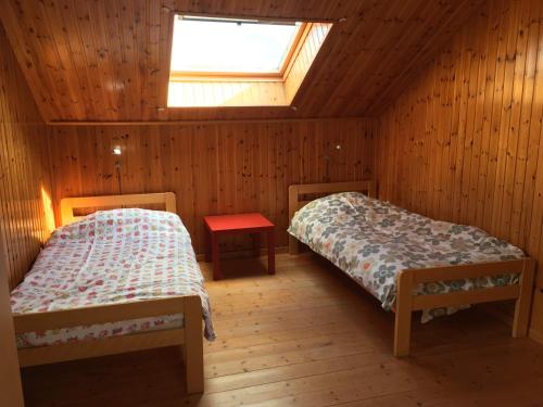 A bed or beds in a room at Cabin in the woods