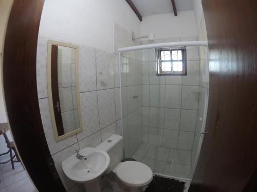 Bilik mandi di Chalé Sergipe Maresias