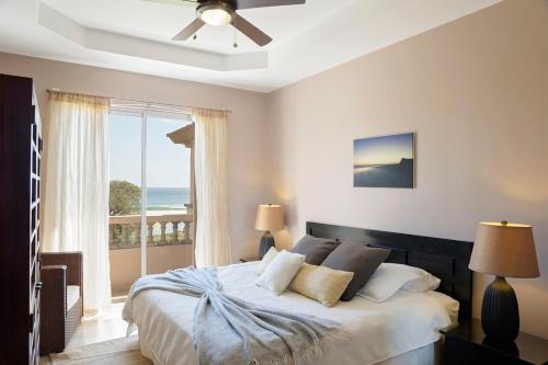 a bedroom with a bed with a view of the ocean at Rio Dulce Ocean View Penthouse V-13 in Iguana