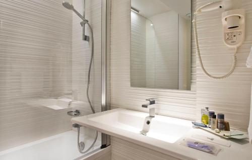 Gallery image of H&ocirc;tel Garance in Paris