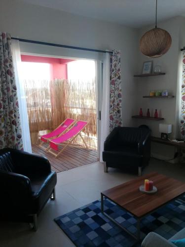 a living room with a sliding glass door to a deck at Villa Pupunu Dodo a Pereybere in Pereybere