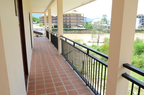 a balcony with a view of a river at Saksiri Riverside Boutique Hotel in Vang Vieng