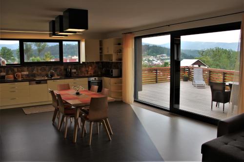 Nespecifikovaný výhled na hory nebo výhled na hory při pohledu z apartmánu