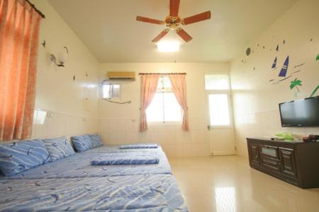 Ένα ή περισσότερα κρεβάτια σε δωμάτιο στο HaiAn Xian Homestay