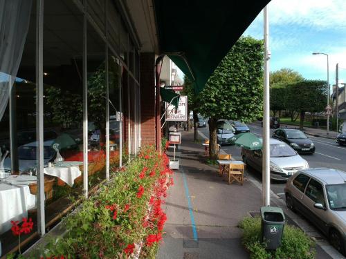 Φωτογραφία από το άλμπουμ του Logis Terrasse Hôtel σε Lisieux