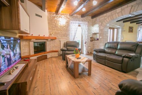 TV a/nebo společenská místnost v ubytování Holiday Home Mendula
