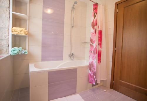 Ένα μπάνιο στο Holiday Home Mendula
