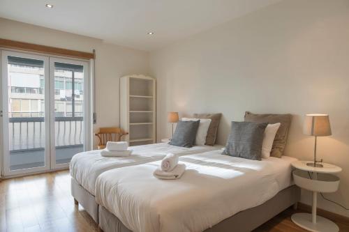 Belem 2BR with Balcony & City Views by LovelyStay
