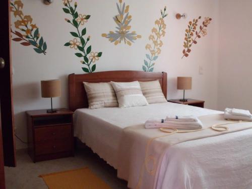 Cama o camas de una habitación en Moradia perto dos Palmares