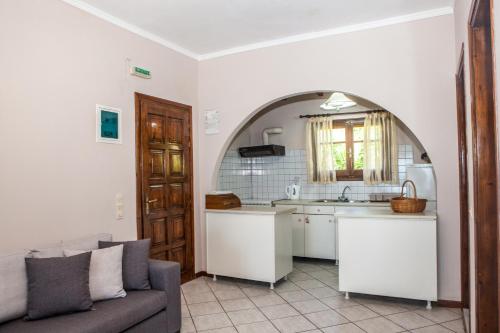 Gallery image of Eleana apartments and studios in Agios Georgios Pagon