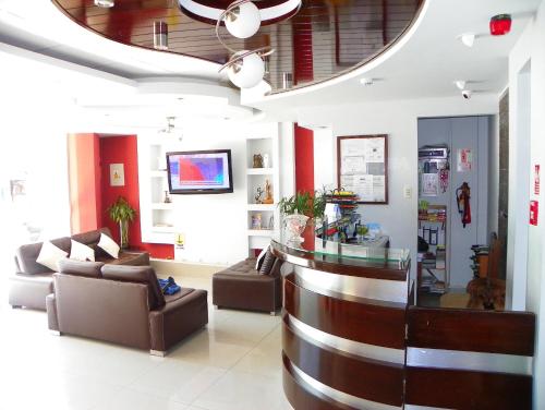 a living room with couches and a bar at Hotel Villa Rita Chiclayo in Chiclayo