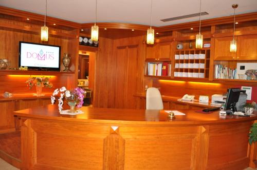 a bar in a pharmacy with a sign on the wall at Domus Hotel in Bagnoli del Trigno