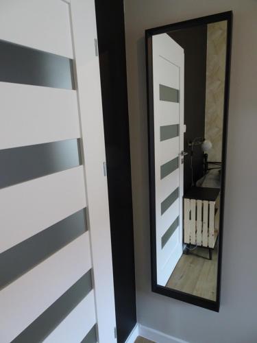 a mirror on a wall in a room at Apartamenty Dobranocka in Krotoszyn