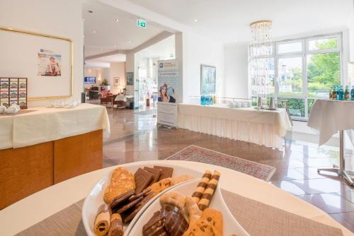 a bakery with a plate of pastries on a table at Best Western Hotel Am Papenberg in Göttingen