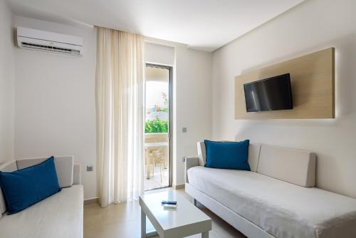 Μια τηλεόραση ή/και κέντρο ψυχαγωγίας στο Marinos Beach Hotel