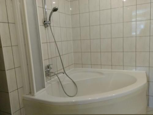 Kylpyhuone majoituspaikassa Kotedzas Melnrageje