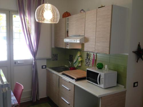 Η κουζίνα ή μικρή κουζίνα στο Stardust Home