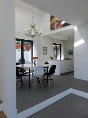 Φωτογραφία από το άλμπουμ του Cape White Villa σε Crawley