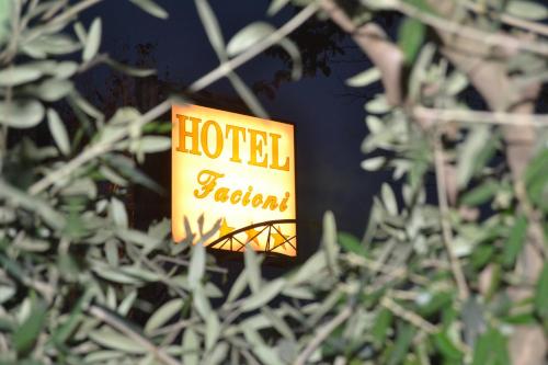 a hotel katarta sign in a bush at Hotel Facioni in Pomezia