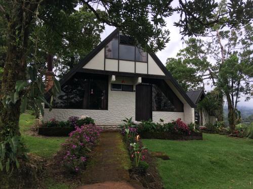 a white house with flowers in front of it at Villa Calas in Vara Blanca