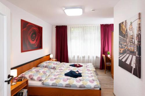 a bedroom with a bed and a table and a window at Sonnenschein Appartement in Ober-Hambach