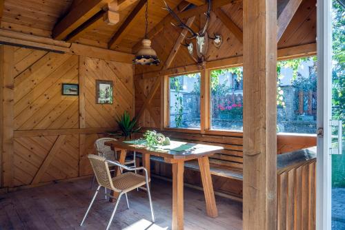 a dining room in a log cabin with a table and chairs at Andreas Imkerhus in Schruns