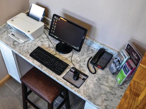 TV o dispositivi per l'intrattenimento presso Country Inn & Suites by Radisson, Fairborn South, OH