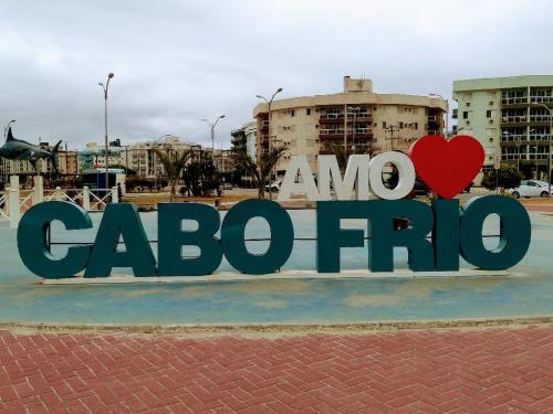 a sign that reads amoco club with a red heart at Quitinete Cabo Frio , 300 metros da Praia do Forte in Cabo Frio