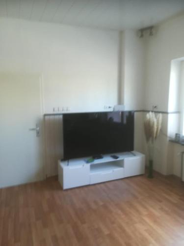 TV tai viihdekeskus majoituspaikassa Zentral gelegene Wohnung in Velbert-Mitte