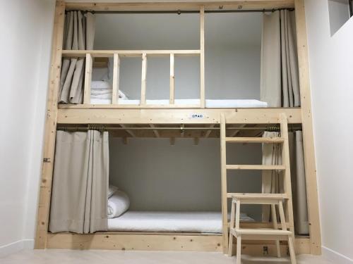 Bunk bed o mga bunk bed sa kuwarto sa Hwadam Inn