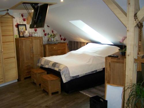 Katil atau katil-katil dalam bilik di Loft-Ferienwohnung zur "Kfz-Schenke"