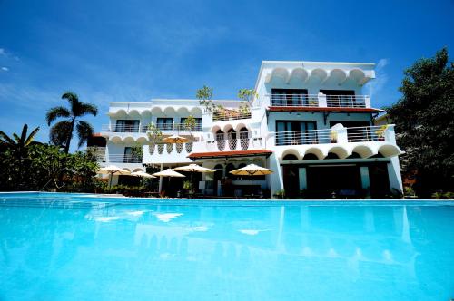 a large swimming pool in front of a building at iRoHa Garden Hotel & Resort in Phnom Penh
