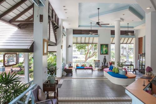 Χώρος καθιστικού στο Chom View Hotel, Hua Hin