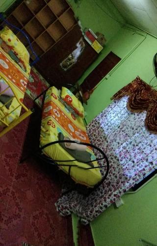 an overhead view of a room with a bed and a bag at Homestay Damai Sri Kota in Kepala Batas