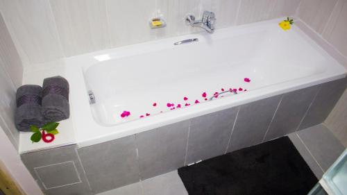 Koupelna v ubytování Hôtel Villa Les Orchidées