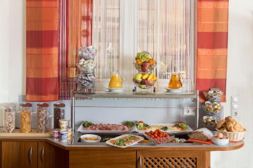 Comida en o cerca de este hotel