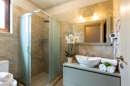 A bathroom at Ino Villa, Unique Group Gatherings, By ThinkVilla