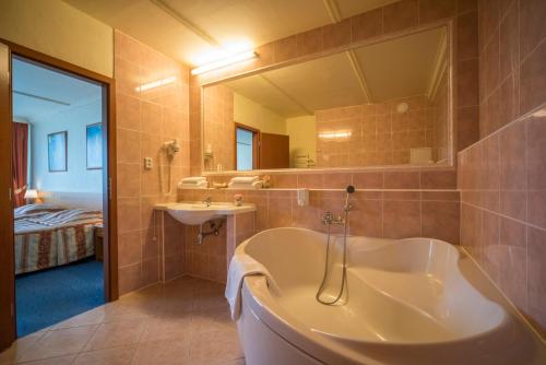 Koupelna v ubytování TOP HOTEL Praha