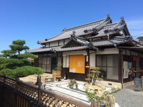 an asian building with at しまなみ海道お宿ぽんぽこ in Imabari